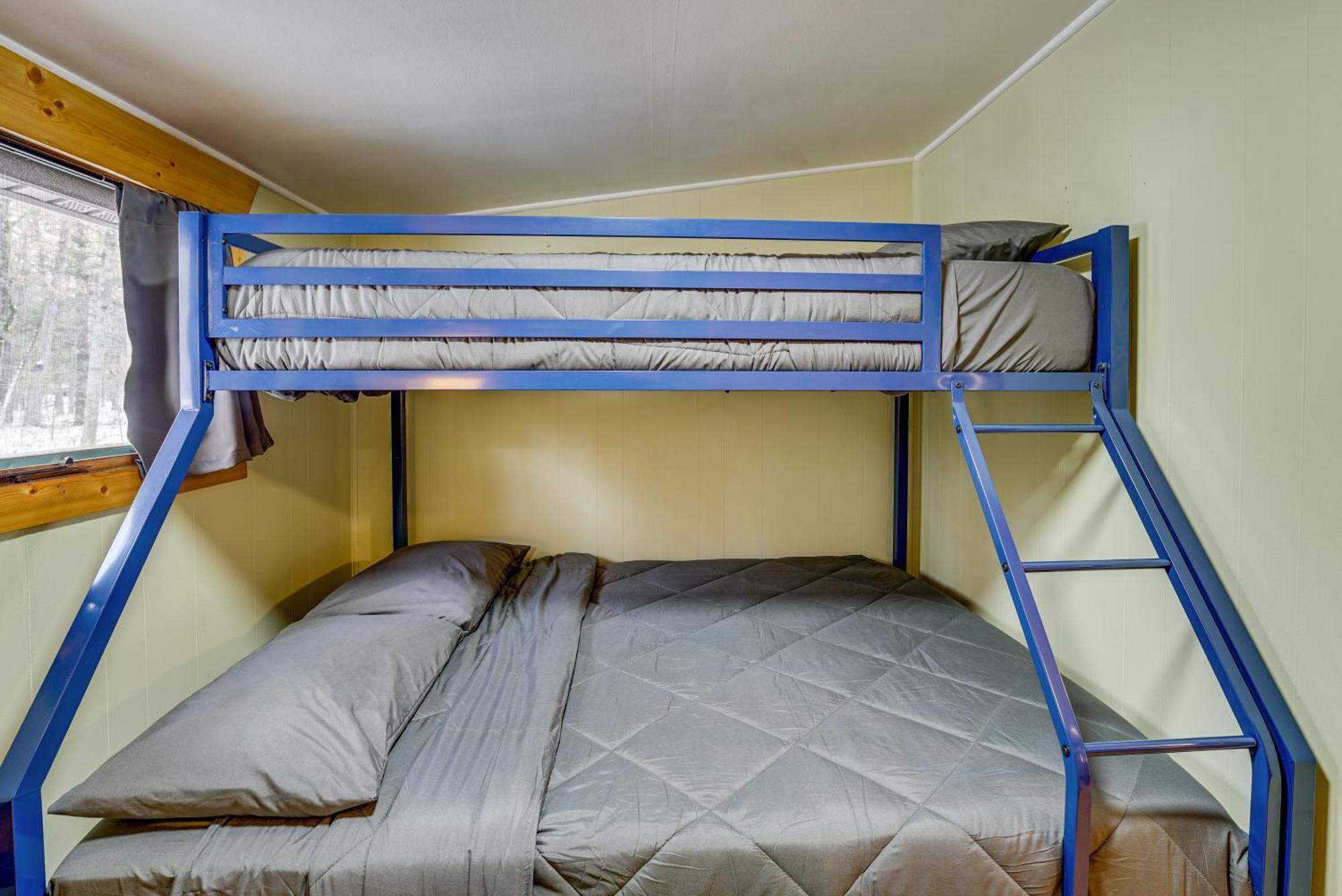 Pet-Friendly Irons Cottage About 4 Mi To Sand Lake! Exterior foto