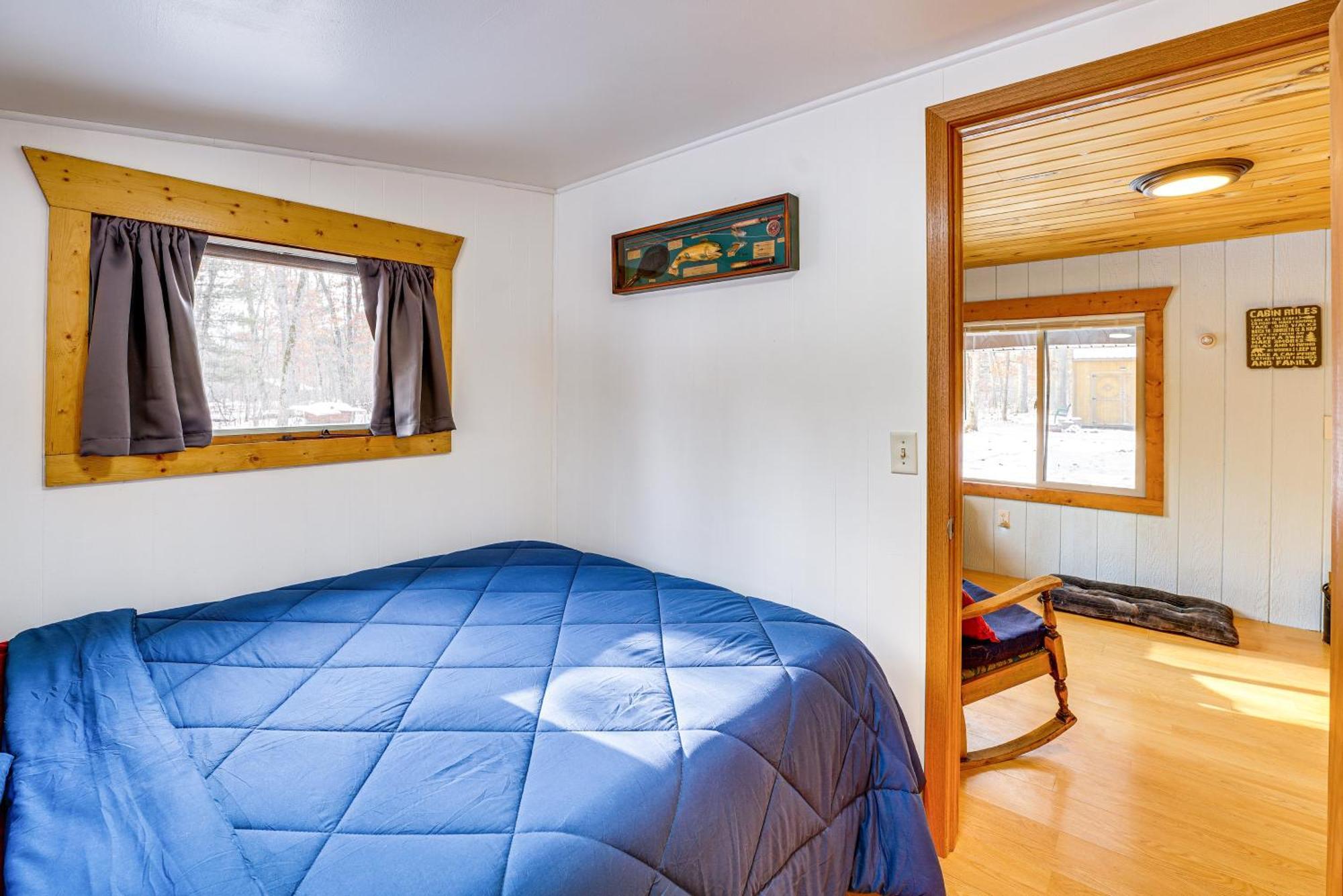 Pet-Friendly Irons Cottage About 4 Mi To Sand Lake! Exterior foto