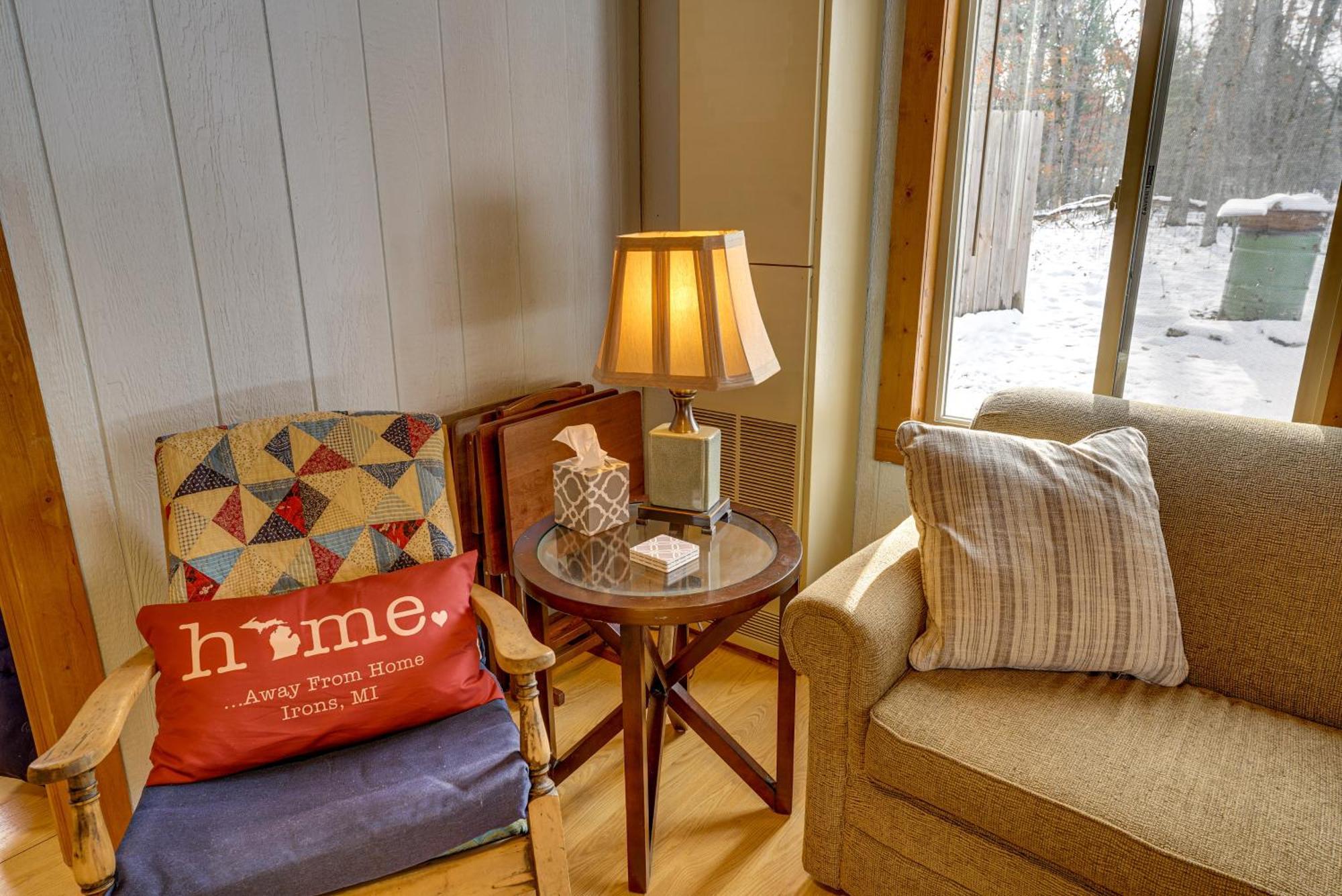 Pet-Friendly Irons Cottage About 4 Mi To Sand Lake! Exterior foto
